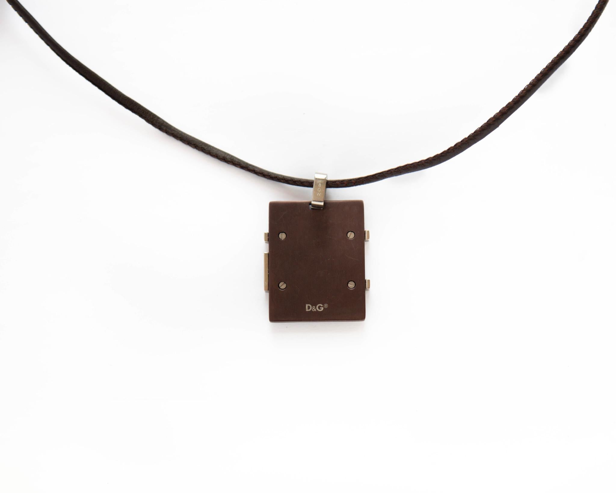 Vintage D&G leather necklace with brown backing and gold D&G initials. 

EST. RETAIL: $150
CONDITION: Pristine.