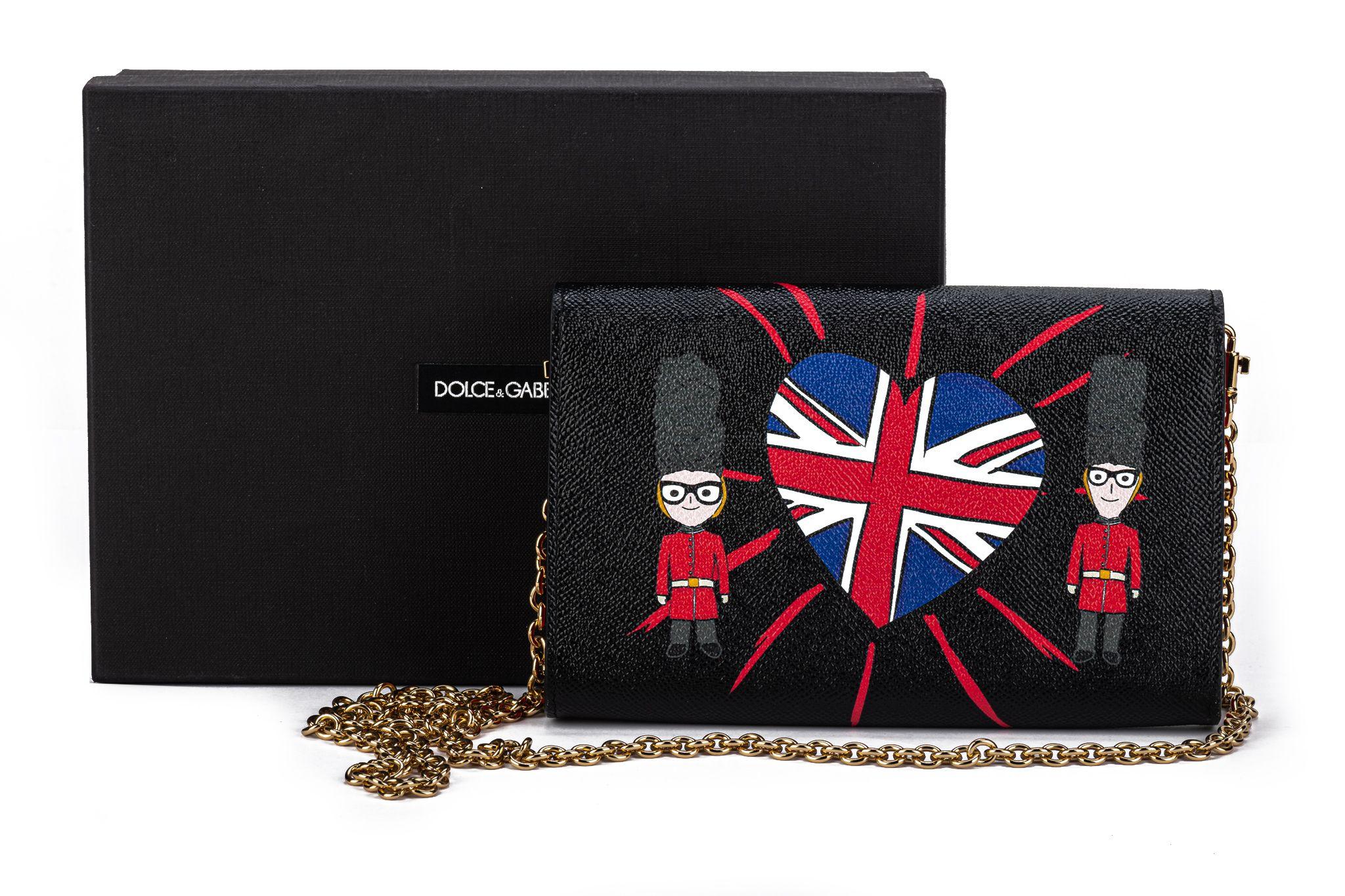 dolce and gabbana wallet on chain