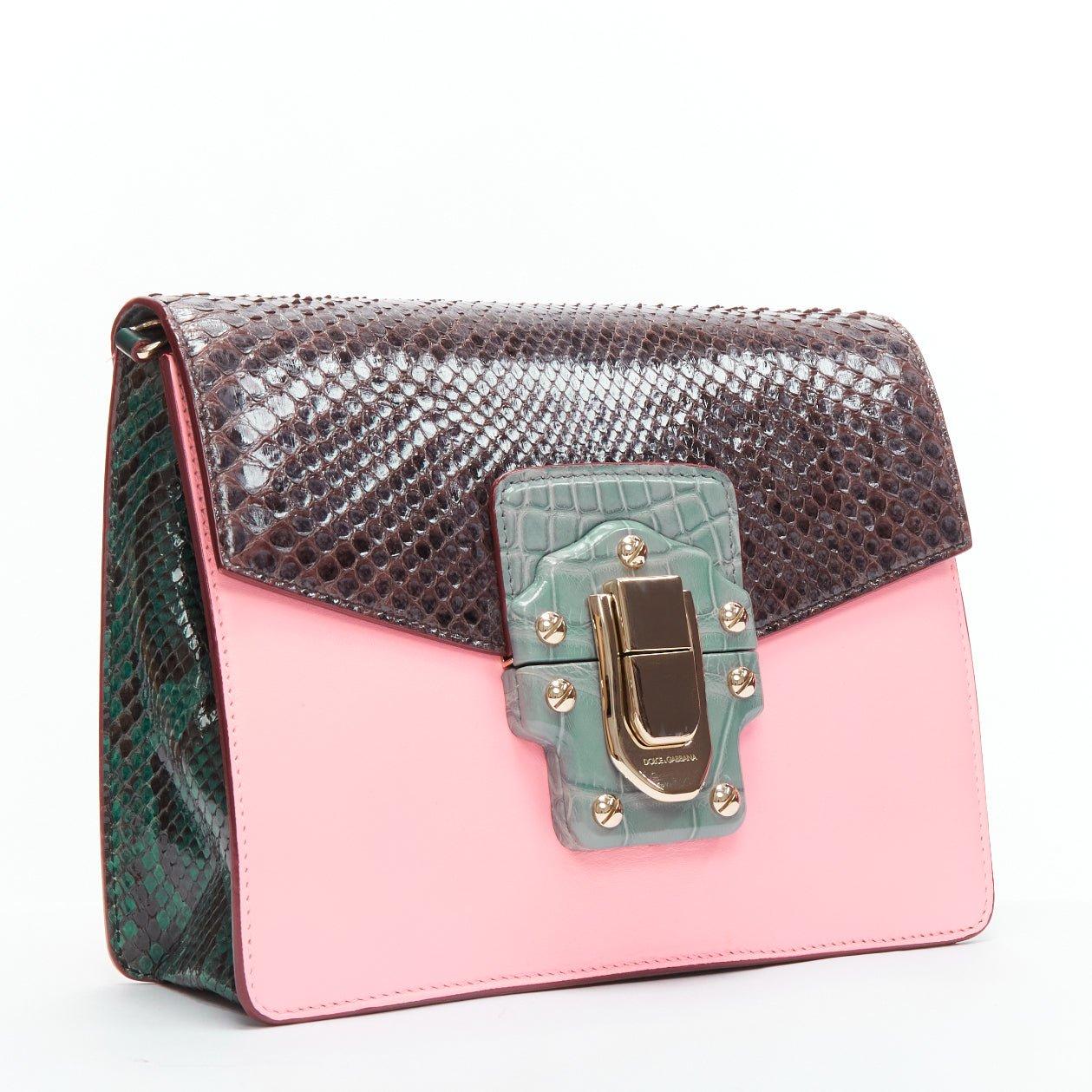 DOLCE GABBANA Bolso cruzado con solapa de piel escamada rosa gris Lucia Gris en venta