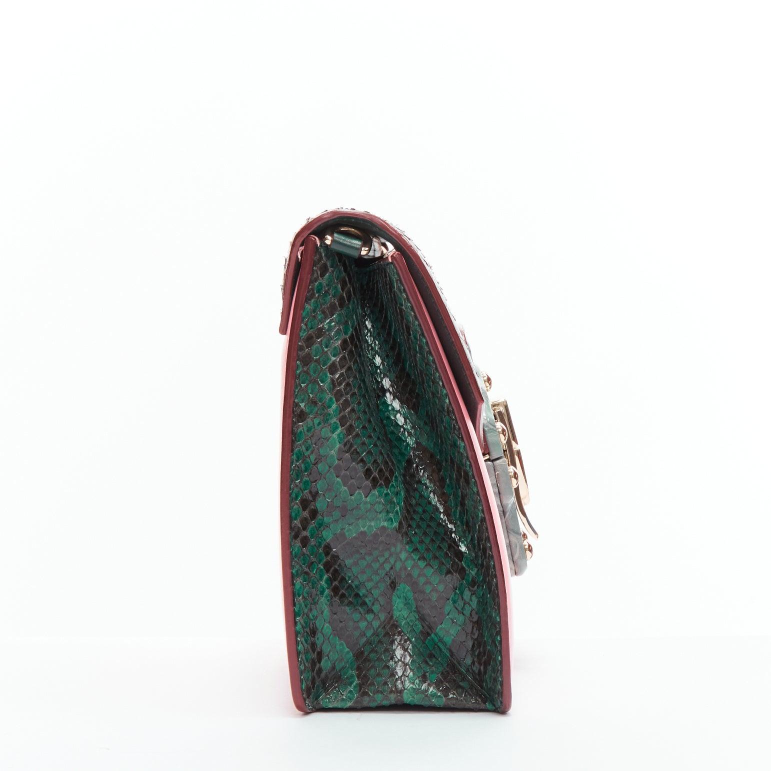 DOLCE GABBANA Bolso cruzado con solapa de piel escamada rosa gris Lucia en Excelente estado para la venta en Hong Kong, NT