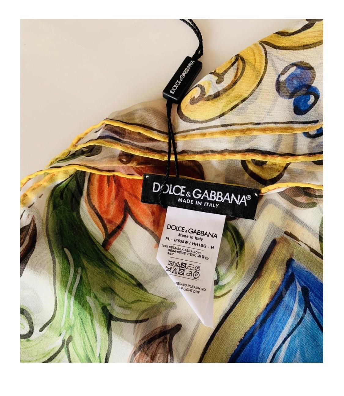 Dolce & Gabbana Maiolica silk twill
scarf

Size 83x83cm

100% silk

Very light airy luxury twill

Brand new with tags!

Please check my other DG clothing &

accessories!
