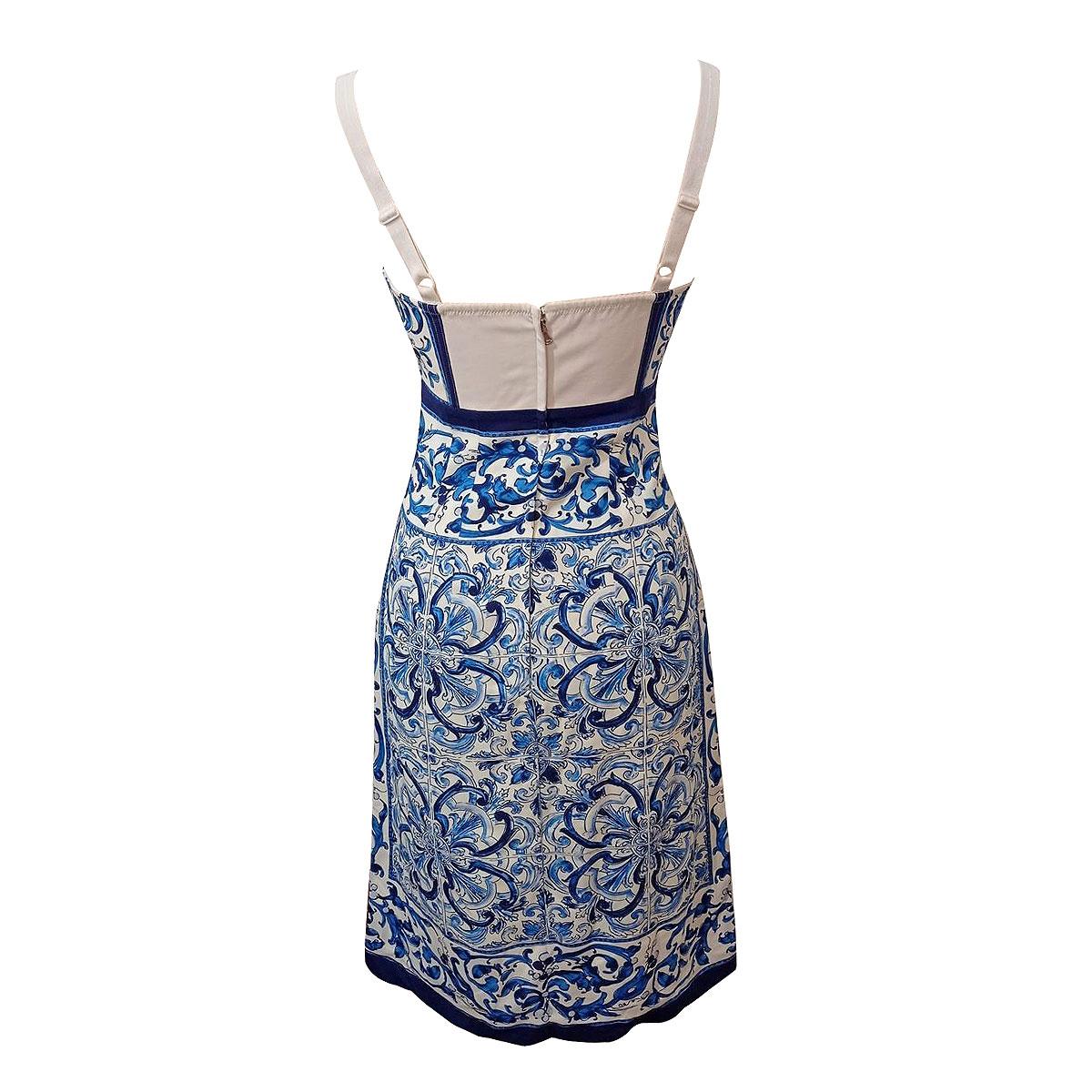 Wonderful cocktail dress by Dolce & Gabbana
Silk (85%) Polyamid (8%) Elasthane (7%)
Light blue and white color
Majolica fancy
Elastic fabric
Maximum length cm 100 (39,37 inches)
Worldwide express shipping included in the price !