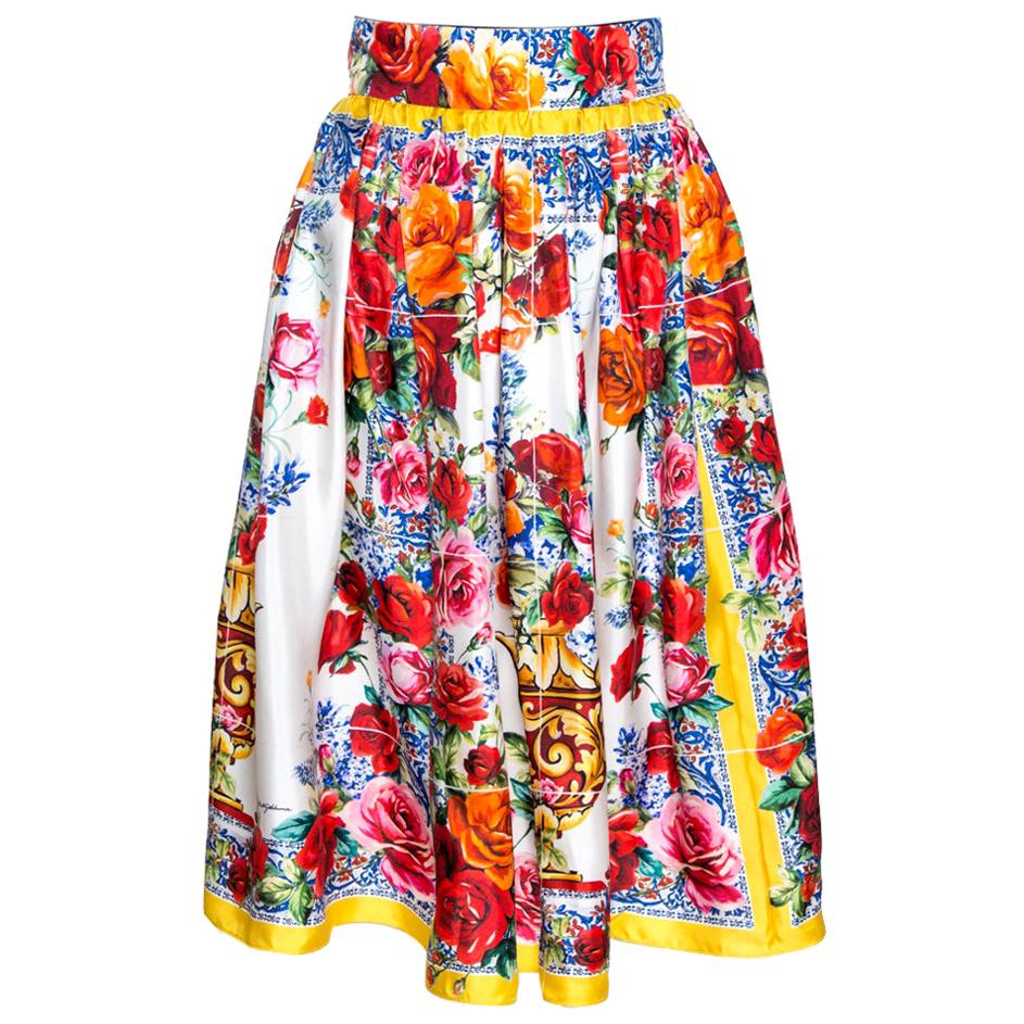 Dolce 
Gabbana Majolica Vase Printed Silk Pleated Midi Skirt M For Sale