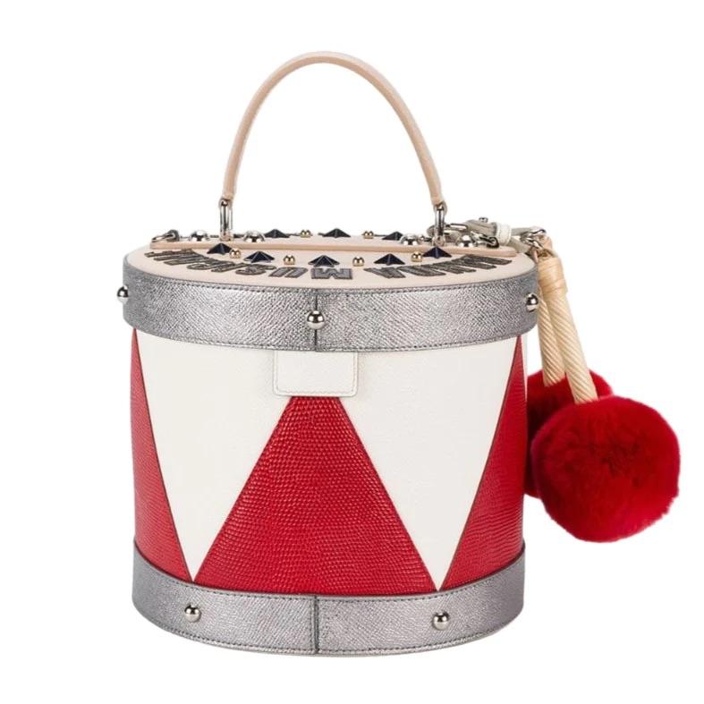 Dolce & Gabbana Marching Band Drum Bag

This Italian-made piece is inspired by vintage marching bands and is crafted from wood upholstered in snakeskin effect leather with a zigzag pattern, silver bands, black patch lettering, metallic and star