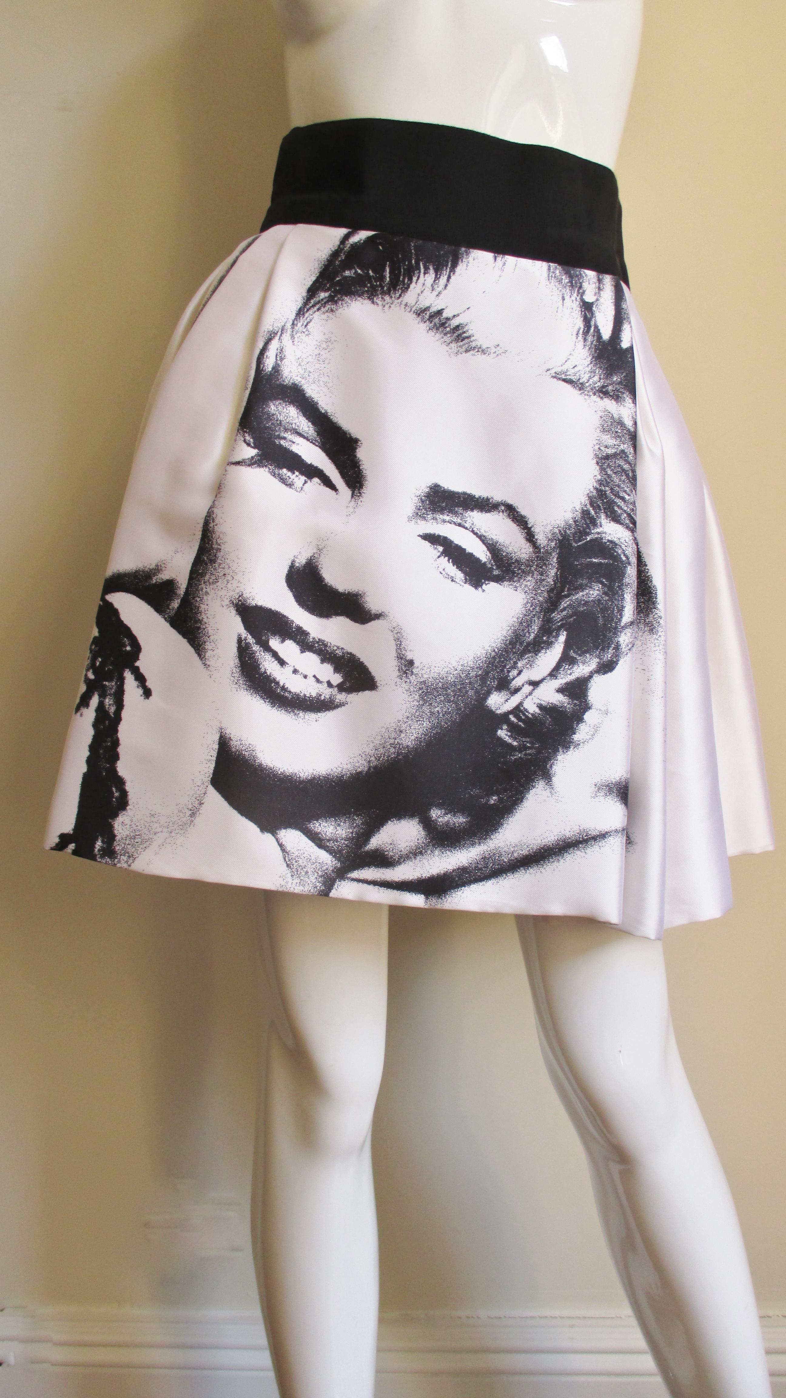 Dolce & Gabbana Marilyn Monroe Druck Seidenrock im Angebot 2