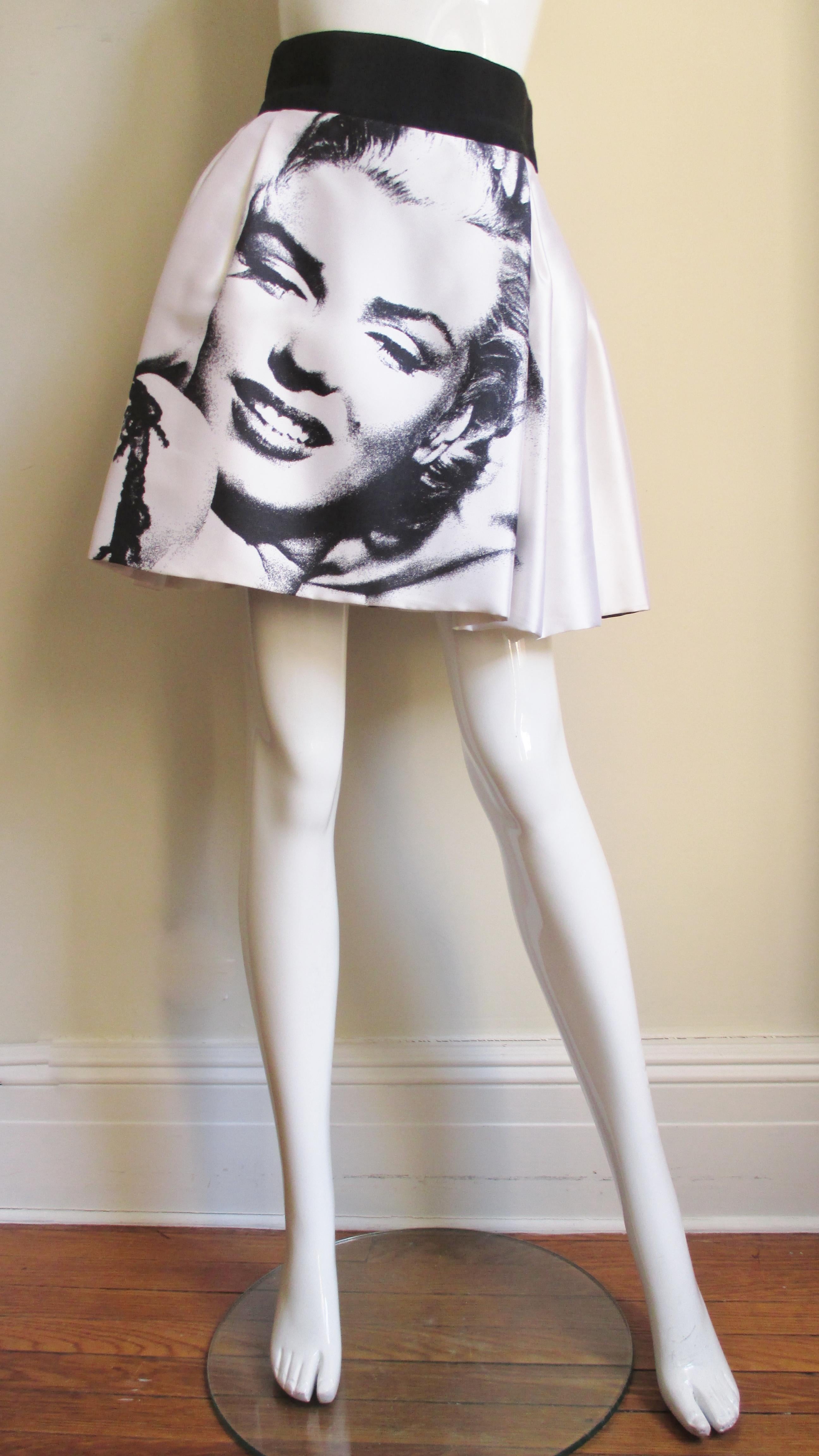 Dolce & Gabbana Marilyn Monroe Druck Seidenrock im Angebot 3