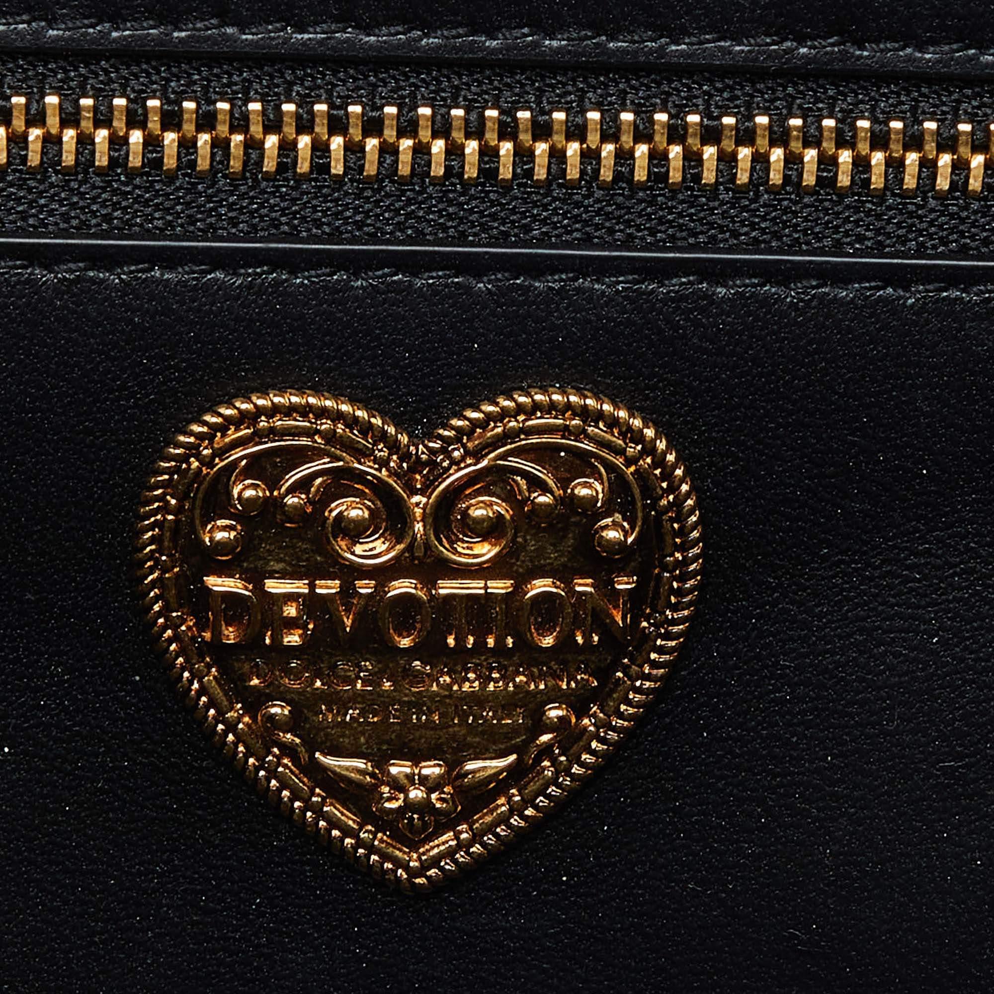 Dolce & Gabbana Maroon Quilted Velvet Devotion Chain Shoulder Bag For Sale 1