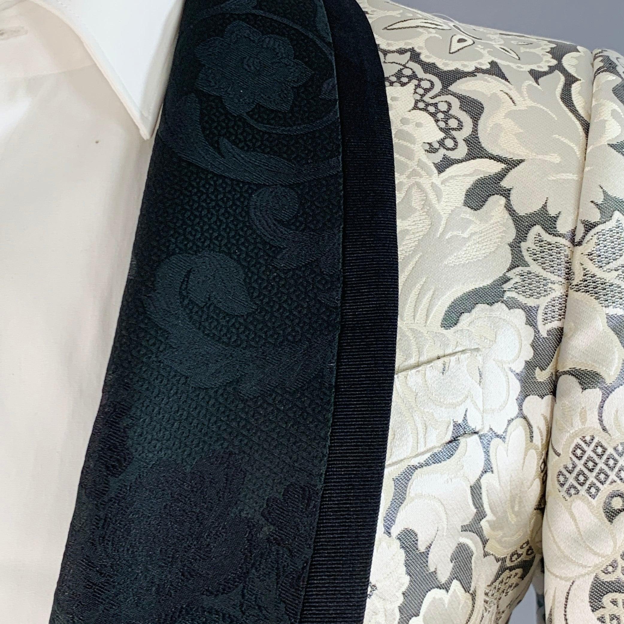 DOLCE & GABBANA MARTINI Taglia 38 Nero Beige Jacquard Poliestere Miscela Abito con Risvolto a Scialle In condizioni ottime in vendita a San Francisco, CA