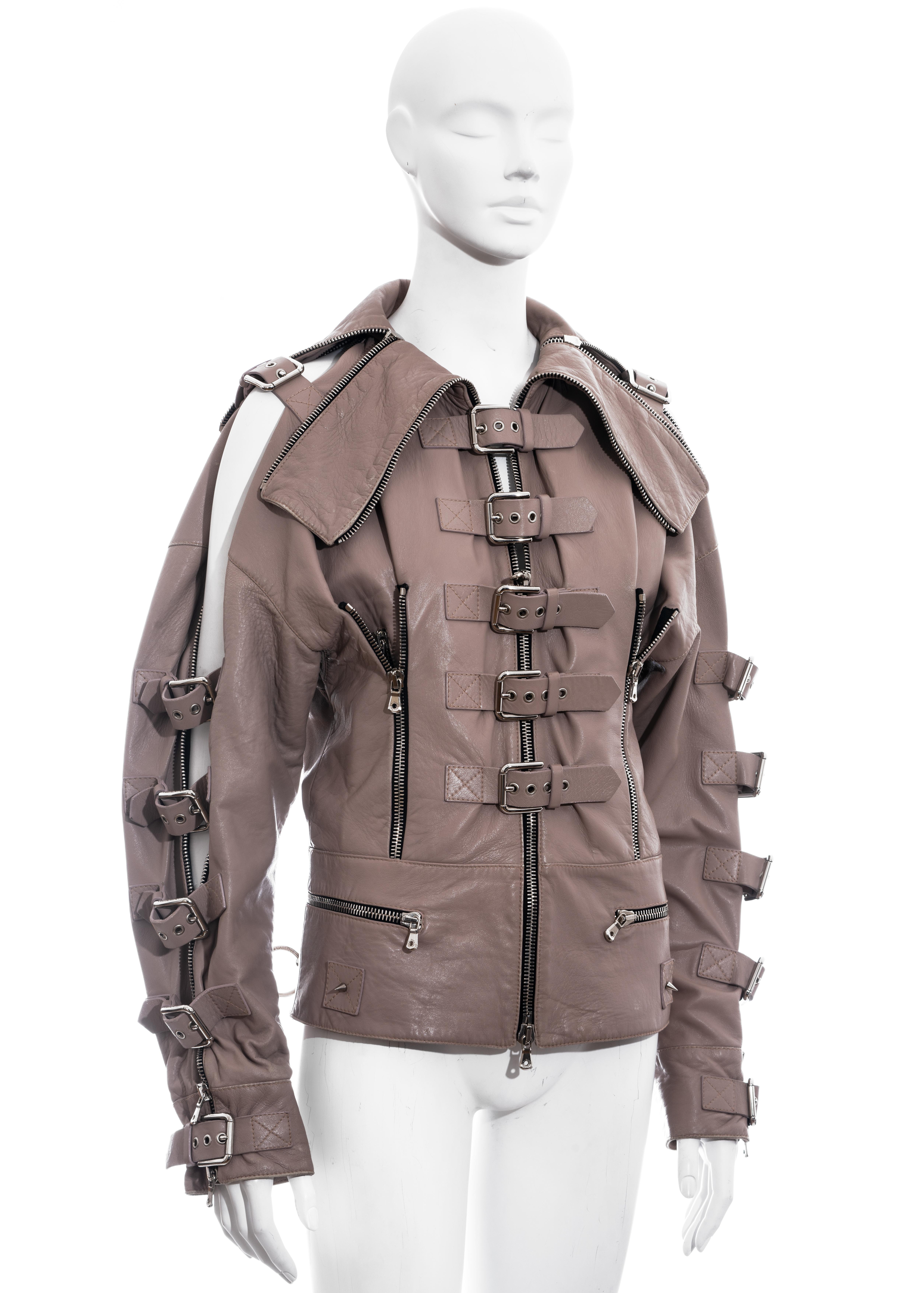▪ Dolce & Gabbana mauve leather bondage jacket
▪ 100% Lambskin Leather
▪ Metal zip fastenings on sleeves, collar, back and front
▪ Seventeen metal buckles 
▪ Silk lining 
▪ IT 38 - FR 34 - UK 6 - US 2
▪ Spring-Summer 2003
