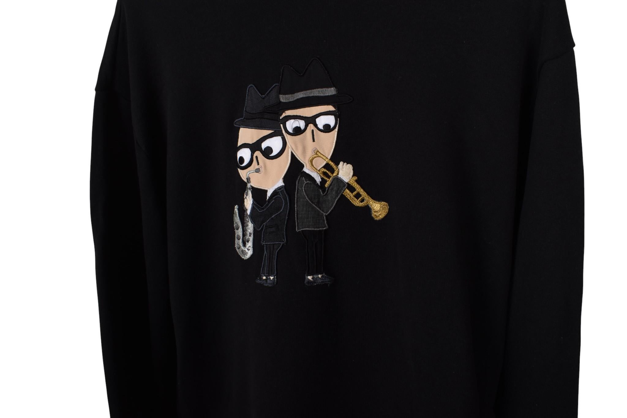 Consultez mes autres annonces. A beaucoup d'autres vêtements de marque à vendre. Ouvert à toutes les offres.
L'article mis en vente est 100% authentique Dolce Gabbana hoodie dg family Men Hoodie, S1678, KE0
Couleur : noir
(La couleur réelle peut