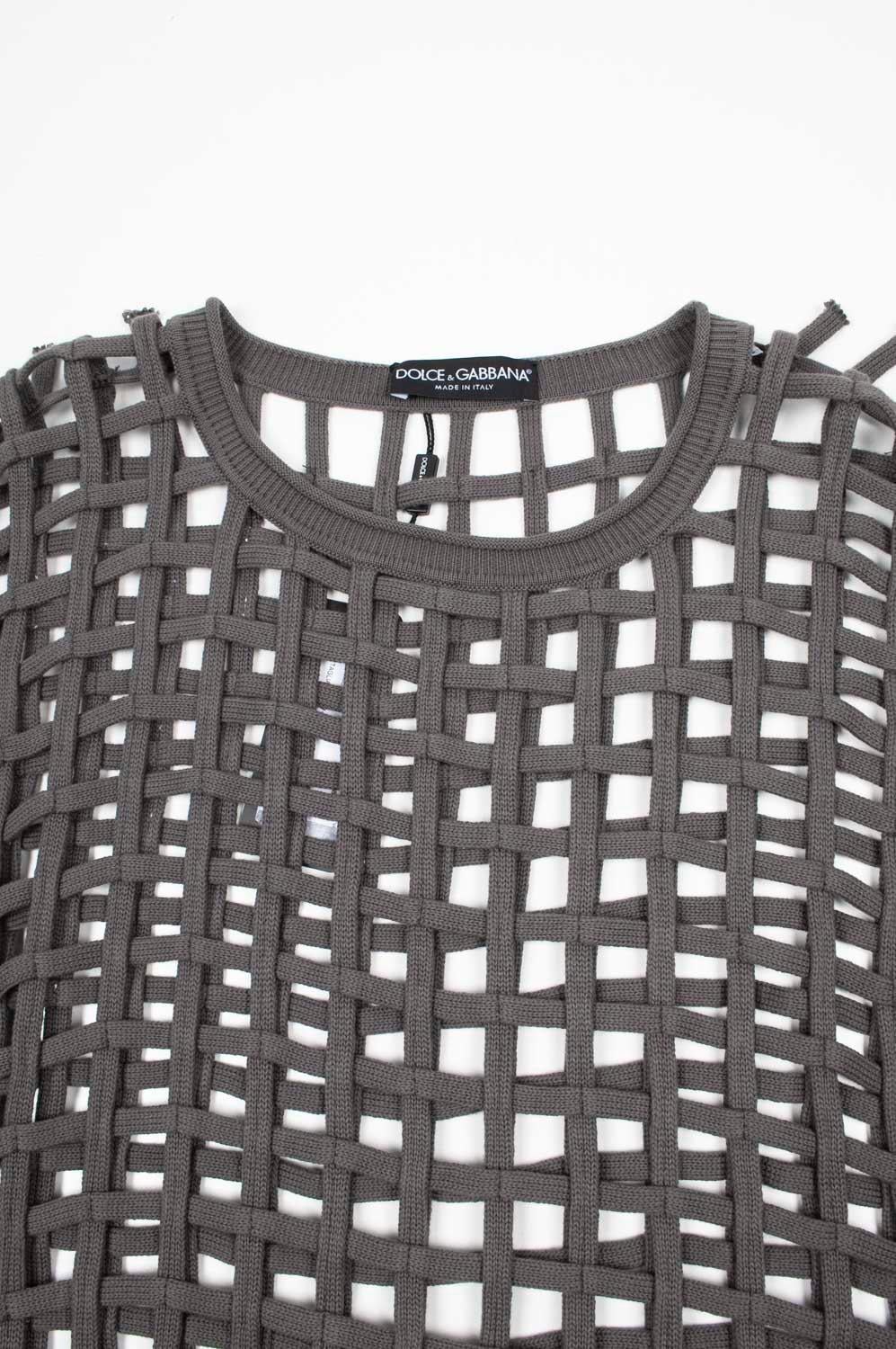 Controlla le mie altre inserzioni. Ho molti altri abiti firmati in vendita. Aperto a qualsiasi offerta.
L'articolo in vendita è una maglietta da uomo Dolce & Gabbana Mesh, PE0, autentica al 100%.
Colore: grigio
(Il colore effettivo può variare