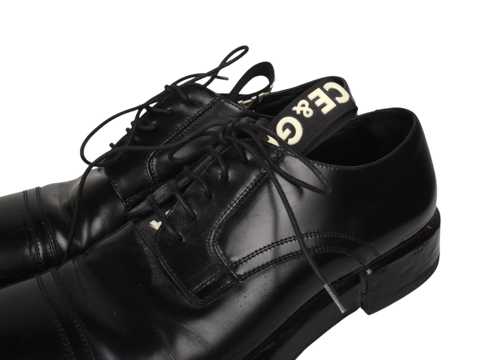 Compruebe mis otros listados. Tiene a la venta mucha más ropa de diseño. Abierto a cualquier oferta.
Artículo en venta 100% original Dolce & Gabbana Derbies Zapatos Hombre, SE5
Color: negro
(El color real puede variar un poco debido a la