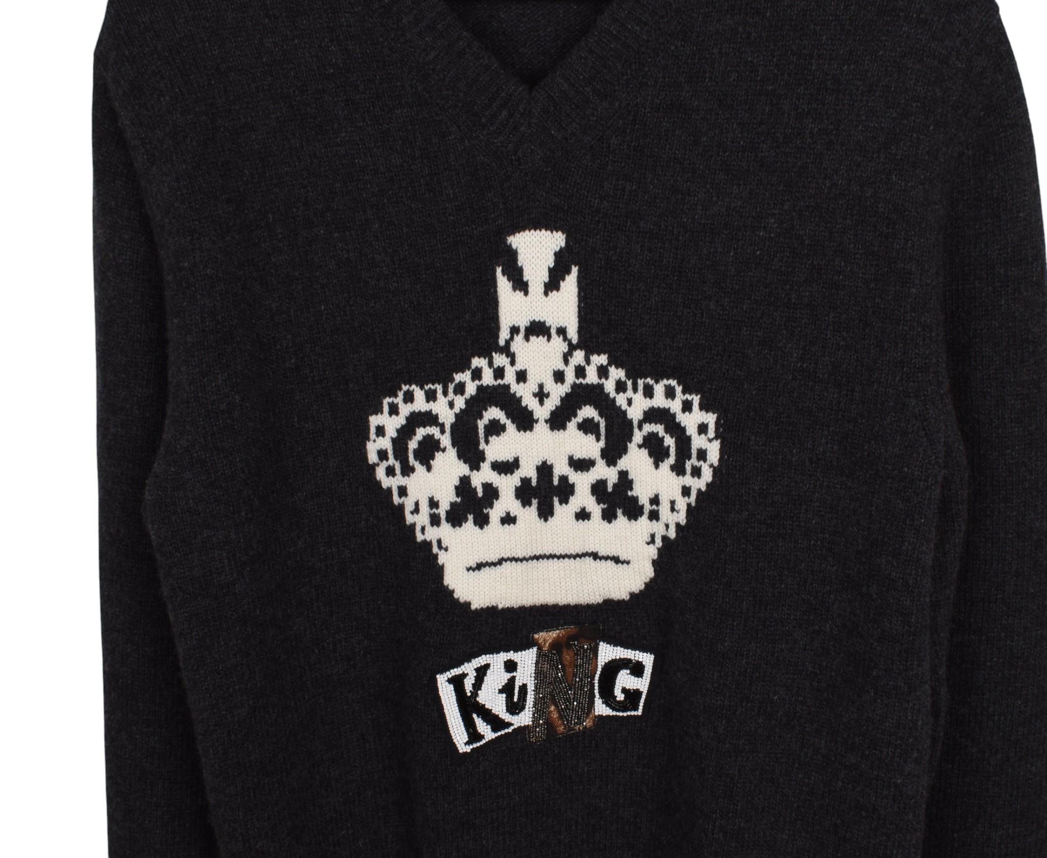 Prüfen Sie meine anderen Angebote. Habe viele weitere Designerkleidung zu verkaufen. Offen für alle Angebote.
Zu verkaufen ist 100% echte Dolce Gabbana V-Ausschnitt 