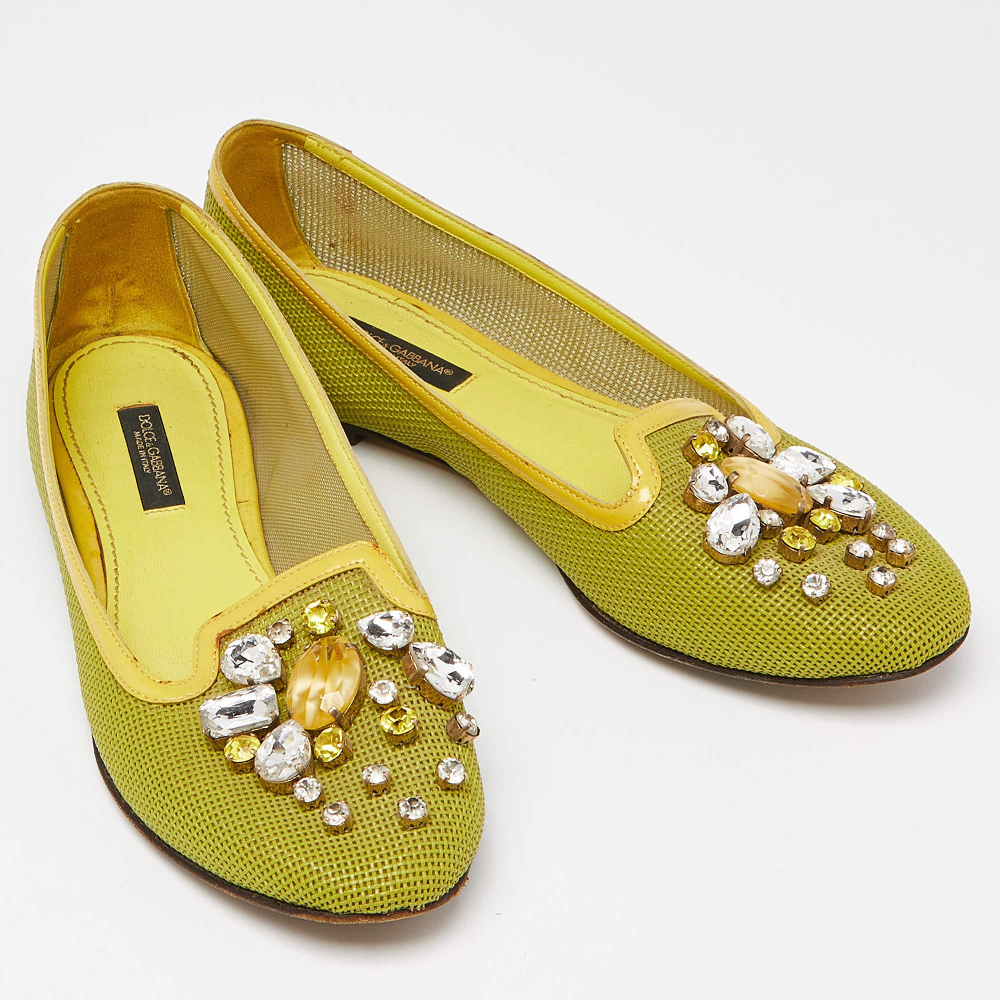 Dolce & Gabbana Mesh and Patent Leather Embellished Ballet Flats Size 37.5 In Fair Condition For Sale In Dubai, Al Qouz 2