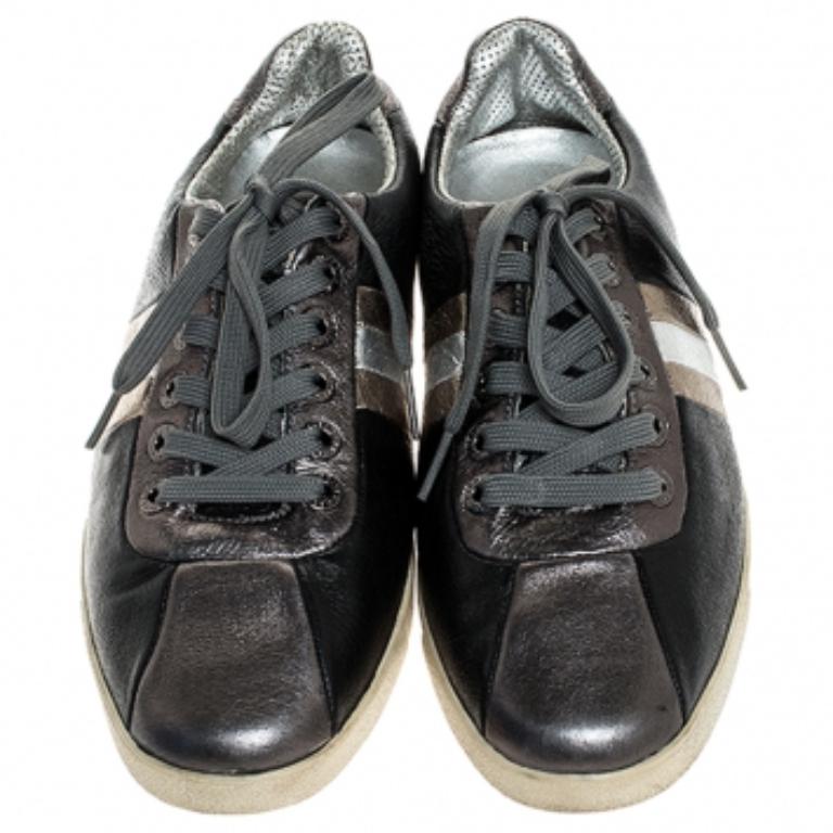 Dolce & Gabbana Metallic Black/Grey Leather Striped Lace Up Sneakers Size 40 État moyen - En vente à Dubai, Al Qouz 2