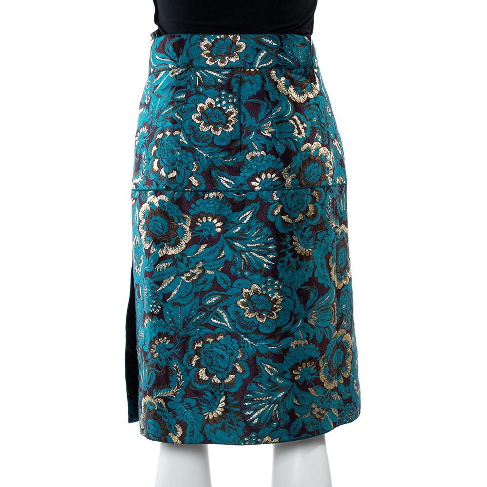 This lovely skirt comes from Dolce & Gabbana. It is designed to deliver a touch of femininity and effortless style. Crafted from quality materials. It comes in a lovely shade of metallic blue & gold and features a floral jacquard throughout the