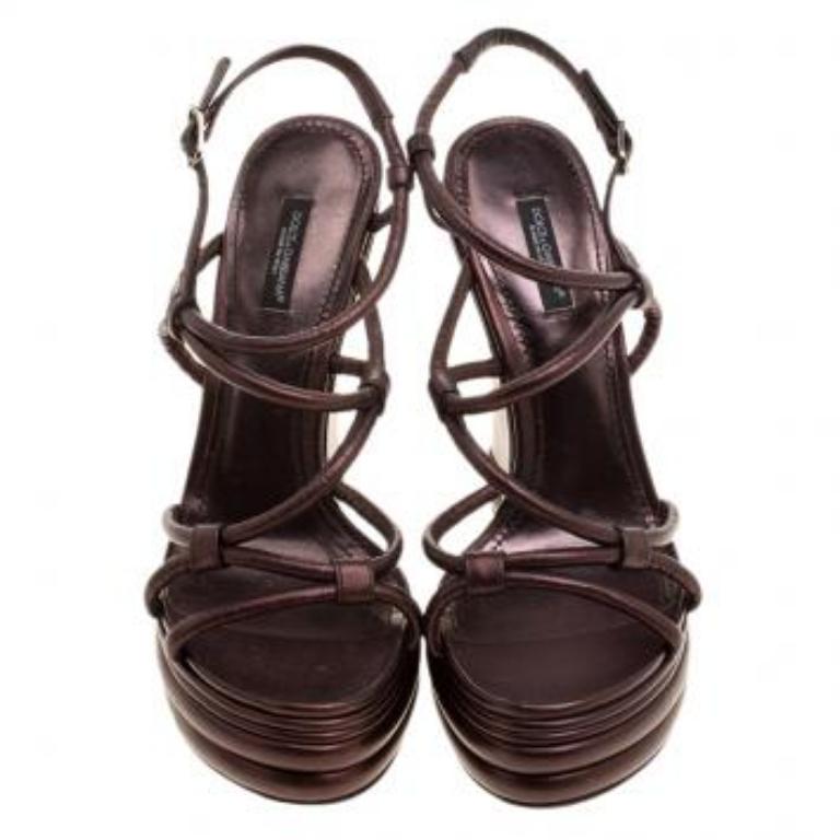 Dolce & Gabbana Metallic Brown Leather Strappy Wedge Sandals Size 40 (Sandales à talons compensés en cuir marron métallisé) Bon état - En vente à Dubai, Al Qouz 2