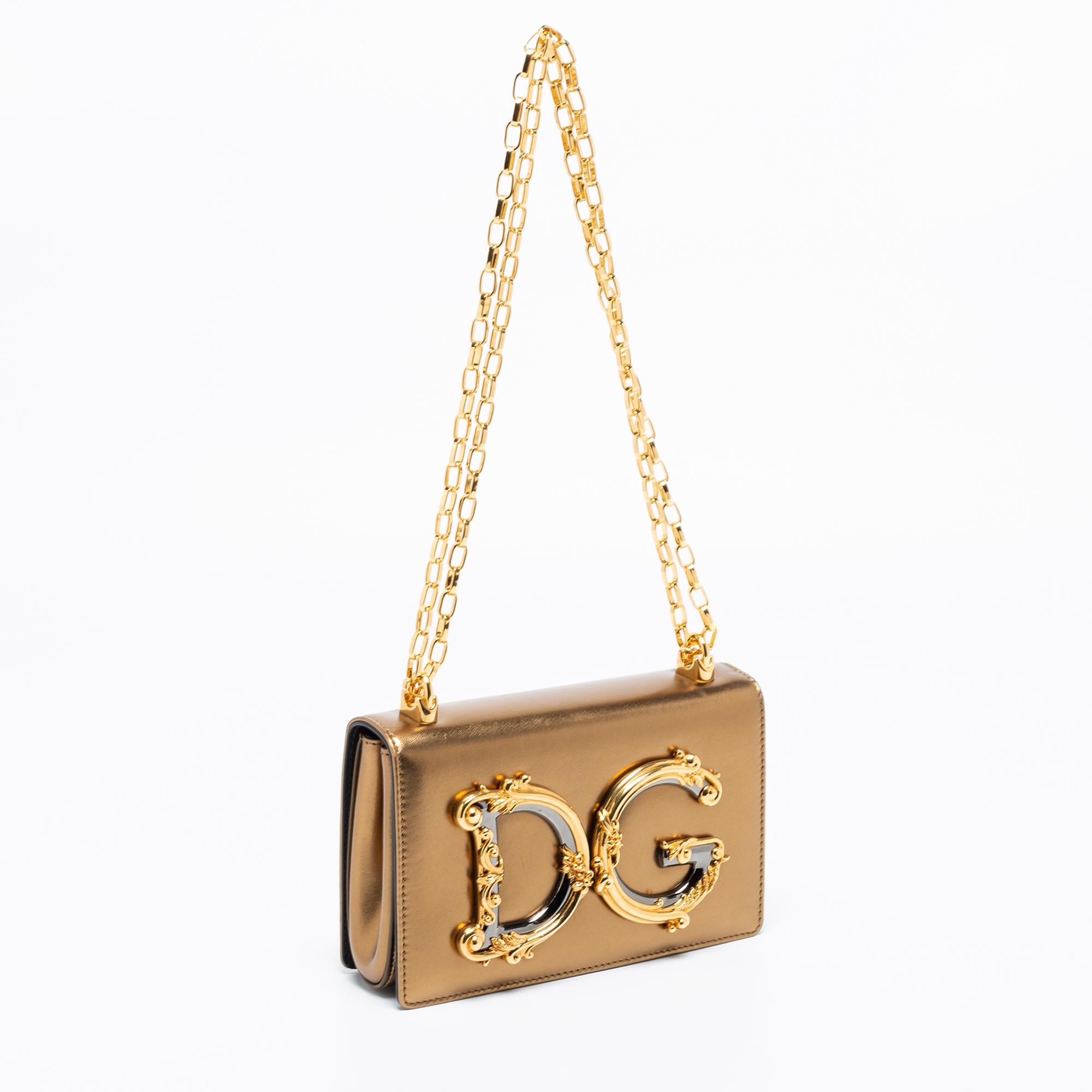 Dolce & Gabbana Metallic Gold Leather DG Girls Shoulder Bag In Good Condition In Dubai, Al Qouz 2