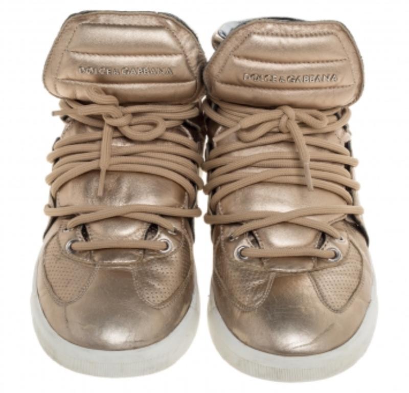 Dolce & Gabbana Metallic Gold Leather Flag High Top Sneakers Size 43 In condizioni discrete in vendita a Dubai, Al Qouz 2