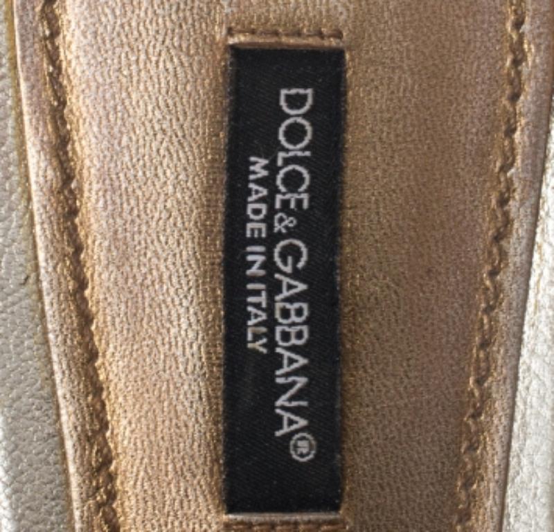 Grigio Dolce & Gabbana Sandali infradito in pelle oro metallizzato taglia 40 in vendita
