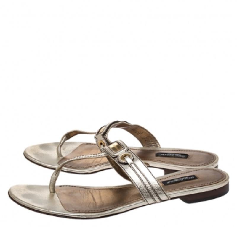 Dolce & Gabbana Sandali infradito in pelle oro metallizzato taglia 40 in vendita 2