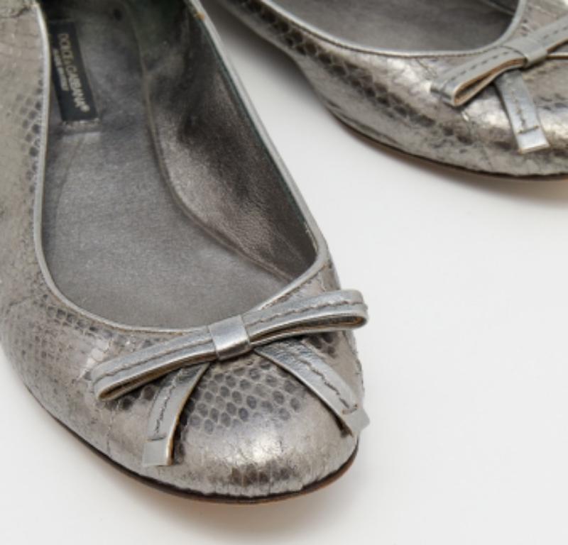 Women's Dolce & Gabbana Metallic Grey Snakeskin Bow Ballet Flats Size 36.5 For Sale