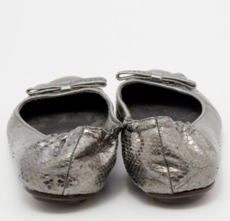 Dolce & Gabbana Metallic Grey Snakeskin Bow Ballet Flats Size 36.5 For Sale 2