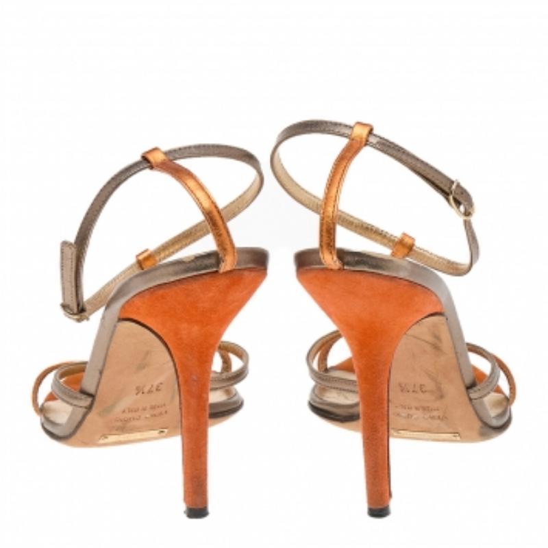 Marron Dolce & Gabbana - Sandales à lanières en cuir orange/or métallisé, taille 37,5 en vente