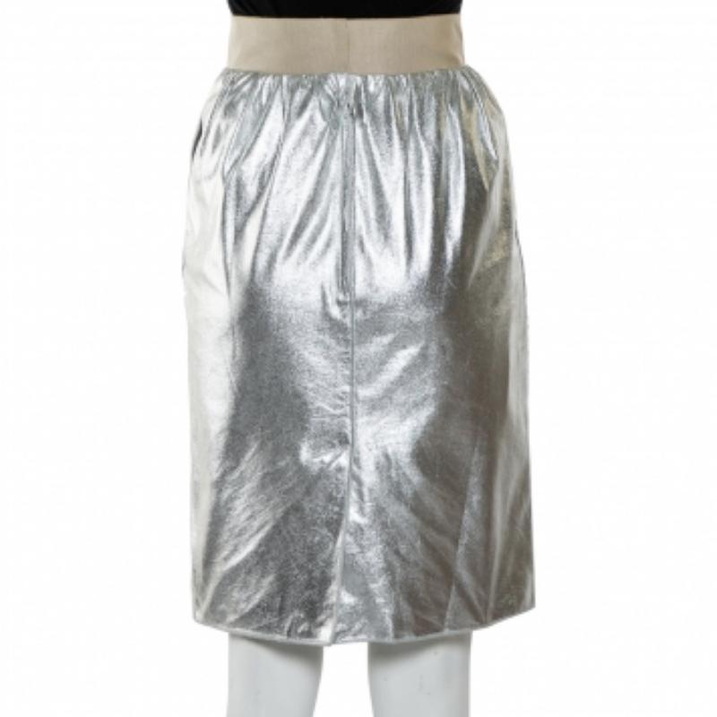 Dolce & Gabbana Metallic Silver Faux Leather Pencil Skirt XS In Good Condition For Sale In Dubai, Al Qouz 2
