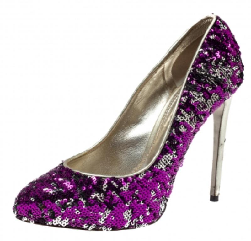 Dolce & Gabbana Metallic Two Tone Sequins Embellished Platform Pumps Size 38 In Good Condition For Sale In Dubai, Al Qouz 2