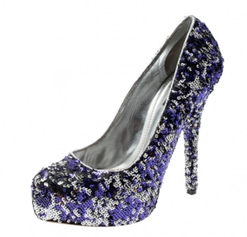 Dolce & Gabbana escarpins compensés ornés de sequins métalliques deux tons, taille 40 État moyen - En vente à Dubai, Al Qouz 2