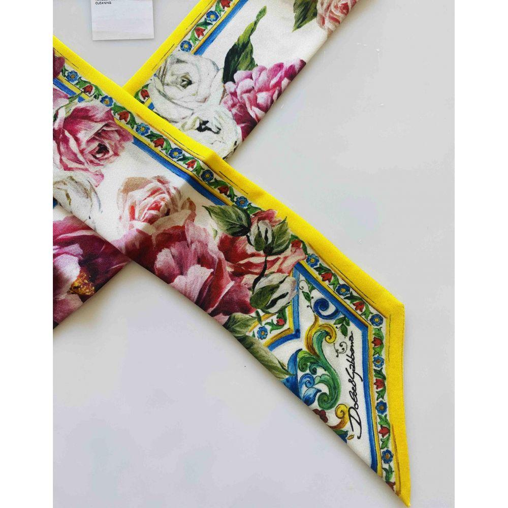 Dolce & Gabbana Mini Silk Scarf in Multicolour

Dolce & Gabbana Rose printed silk mini scarf tie 
Size 5cm x 100cm 
100% silk 
Made in Italy 
With tags

General information: 
Designer: Dolce & Gabbana 
Condition: Never worn, With tag 
Material: Silk