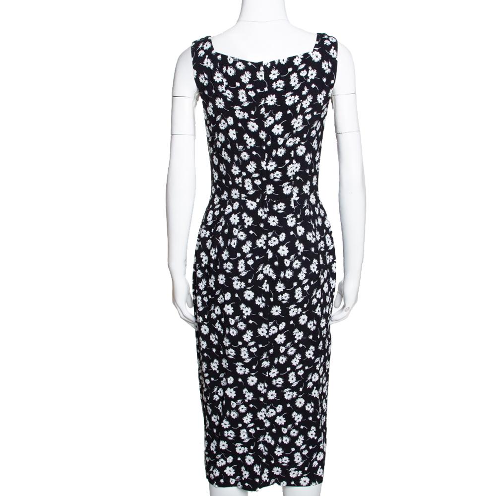 This sheath dress is from the iconic house of Dolce & Gabbana. It has been designed with care and will make sure you are the centre of attention every time you step out in it. Crafted from quality materials, it comes in a classic monochrome color