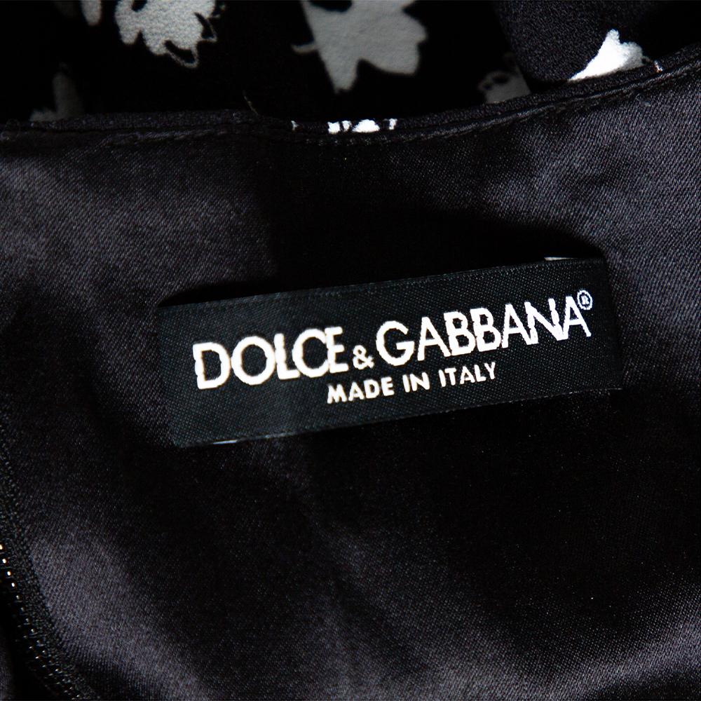 Dolce & Gabbana Monochrome Floral Printed Crepe Sleeveless Sheath Dress M In New Condition In Dubai, Al Qouz 2