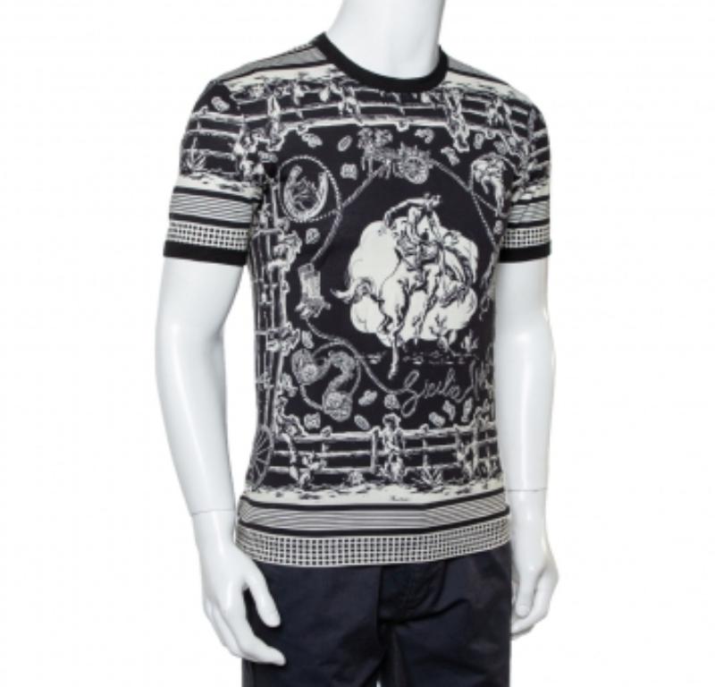 This exquisite Dolce & Gabbana t-shirt spells Italian glamour! The extraordinary print inspired by Sicily with its classic hues and unparalleled intricacy of the stunning motifs reflects the label's heritage. Impeccably made from 100% cotton, it