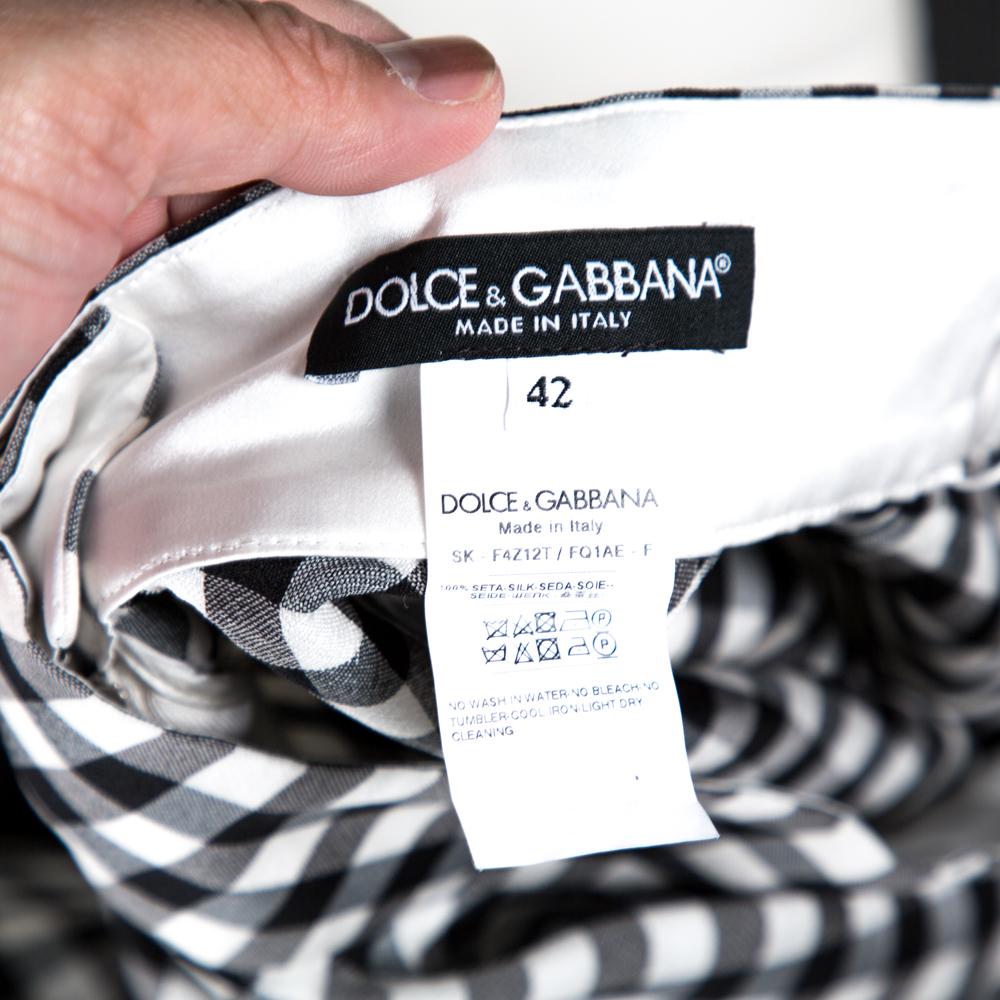 Dolce & Gabbana Monochrome Silk Gingham Check Flared Skirt M In Excellent Condition In Dubai, Al Qouz 2