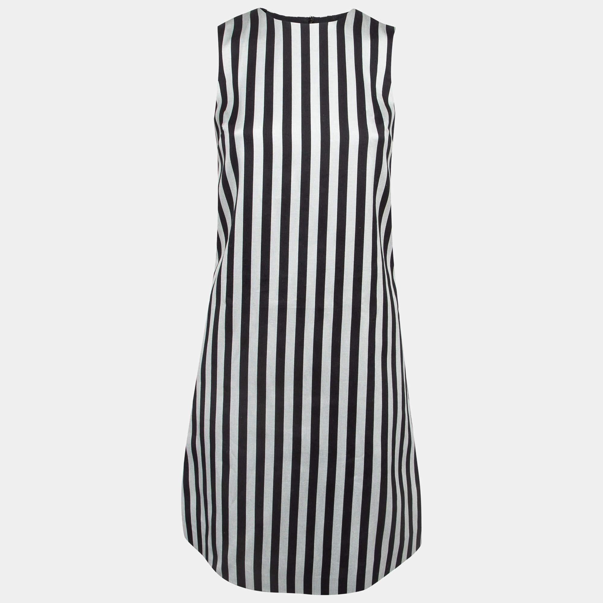 Exhibit a stylish look by wearing this beautiful designer dress. Tailored using fine fabric, this dress has a chic silhouette for a framing fit. Style the creation with chic accessories and pumps.

Includes: Price Tag