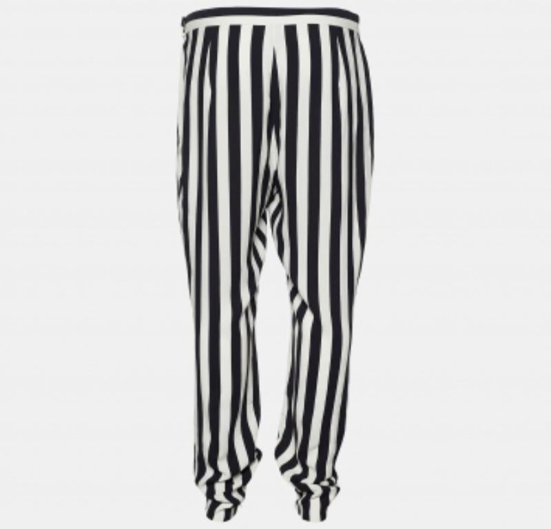 Dolce & Gabbana Pantalones de crepé a rayas monocromáticos L Gris en venta