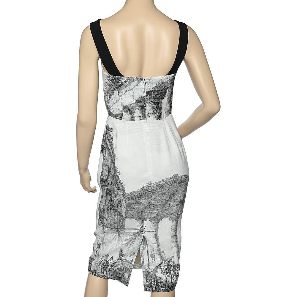 This dress from the House of Dolce & Gabbana exudes never-ending charm and beauty! It is tailored using monochrome crepe fabric, with a Temple print elevating their beauty. This dress features a midi-length silhouette, zip-type fastening, and a