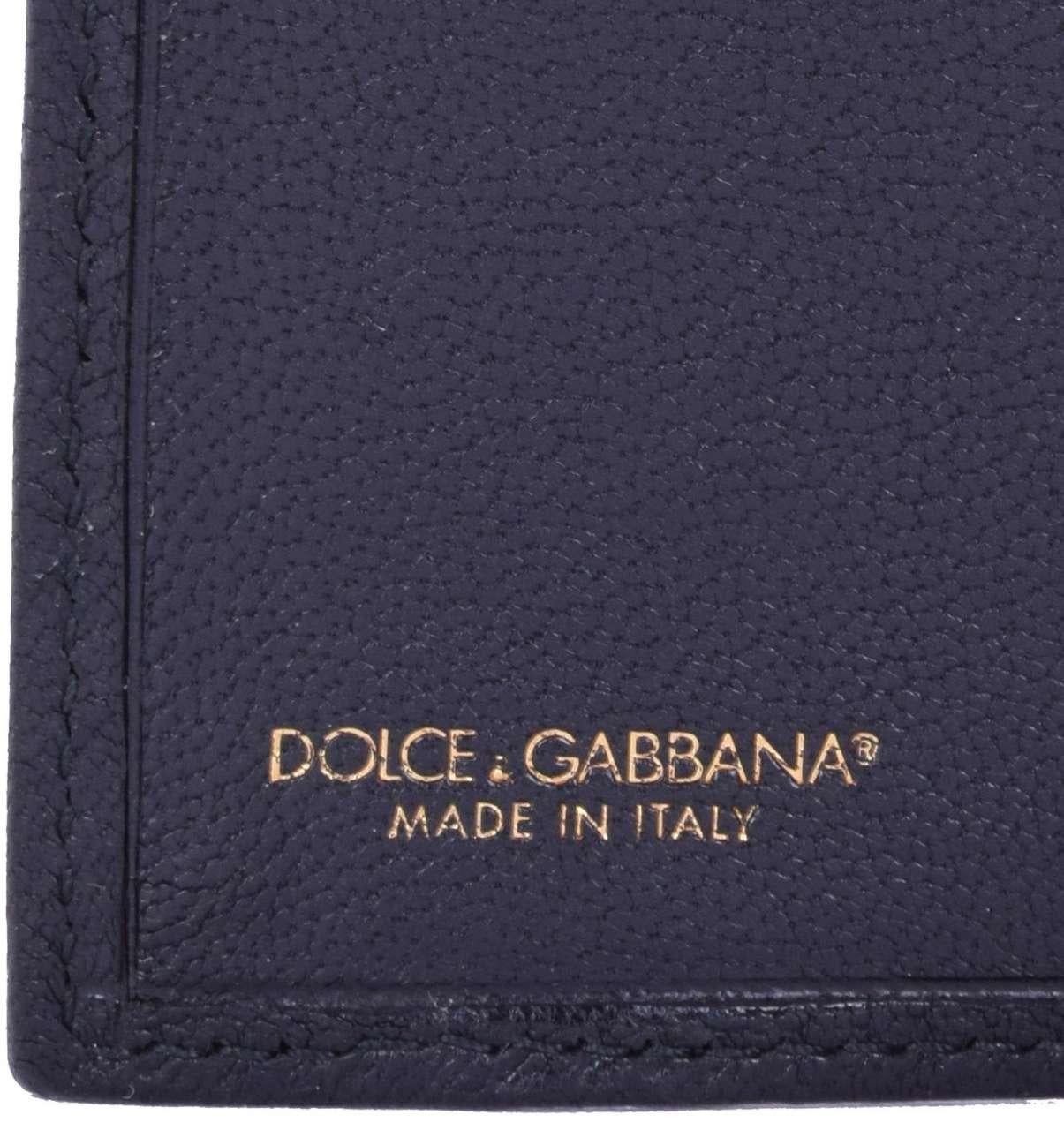 - Leopard Printed Monogram Tablet Case by DOLCE & GABBANA Black Label - New with Tag - Former RRP: EUR 480 - Material: 60% PVC, 20% Cotton, 11% Calf Leather, 9% Polyurethan - Engraved logo plaque at front - Elastic strap closure - Top stand holder -
