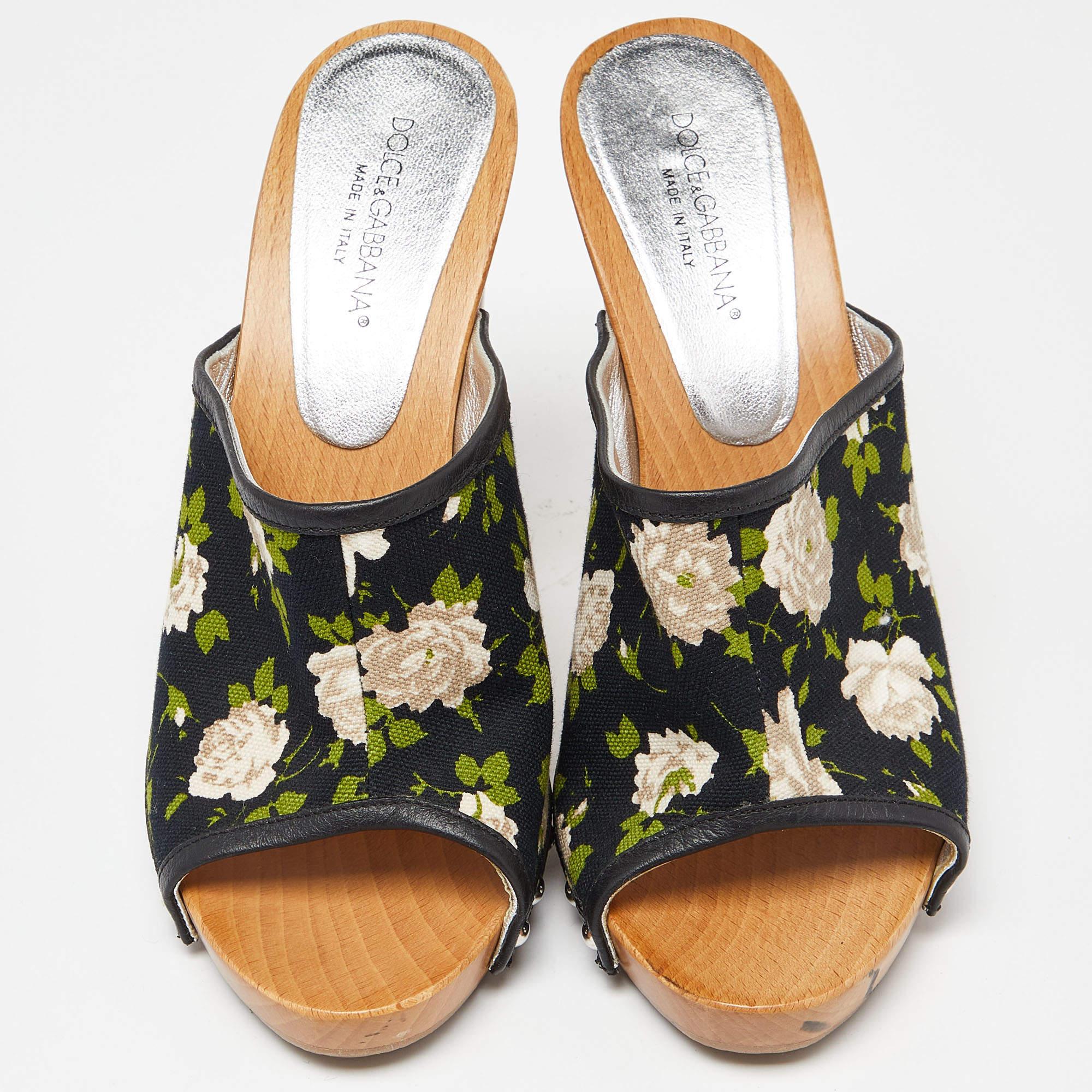 How gorgeous are these block heel mules from Dolce & Gabbana! They've been crafted from floral canvas, displaying beautiful colors. Wear the artistic mules with a jacket and skinny jeans.

