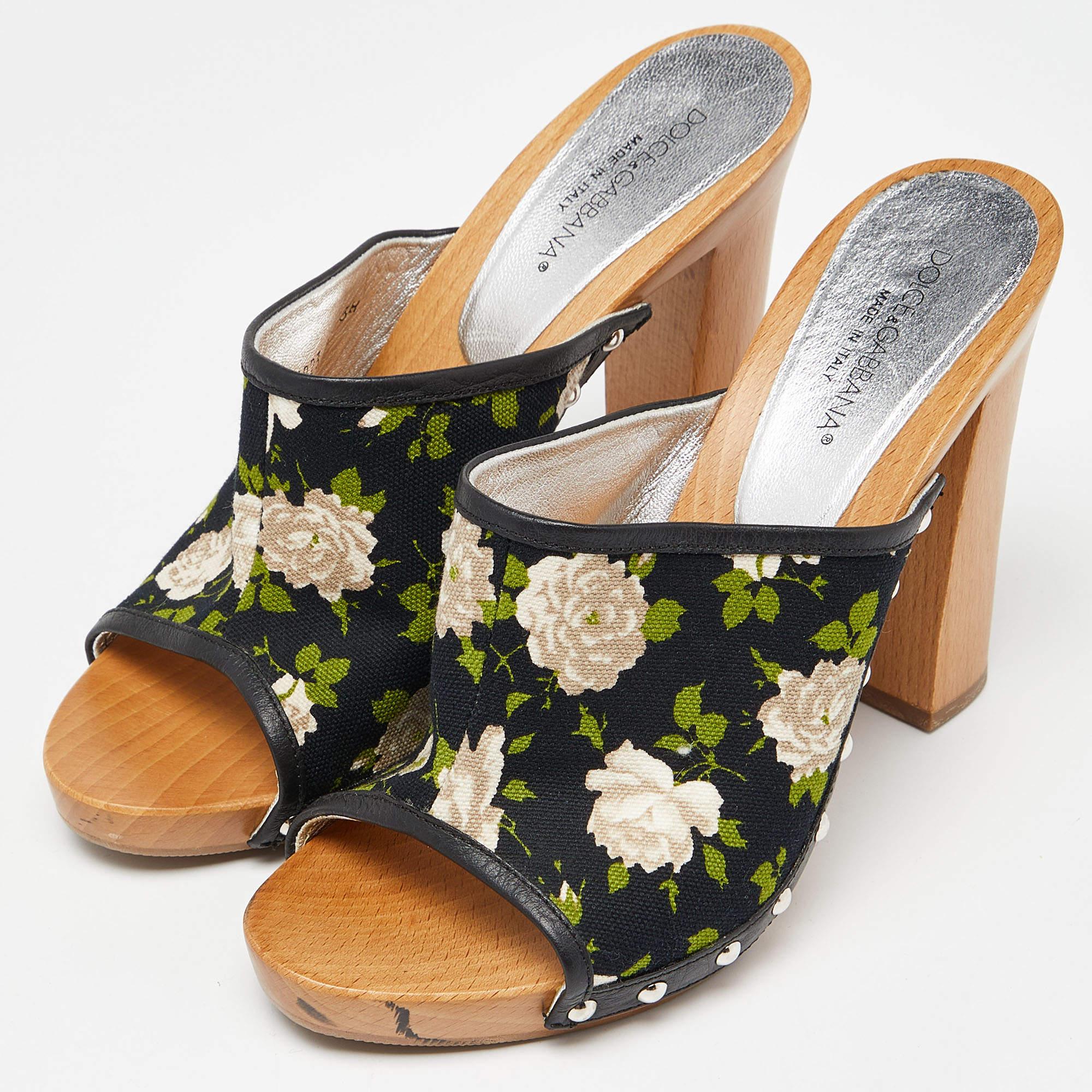 Dolce & Gabbana Mukticolor Floral Canvas and Leather Block Heel Mules Size 38 In Good Condition For Sale In Dubai, Al Qouz 2