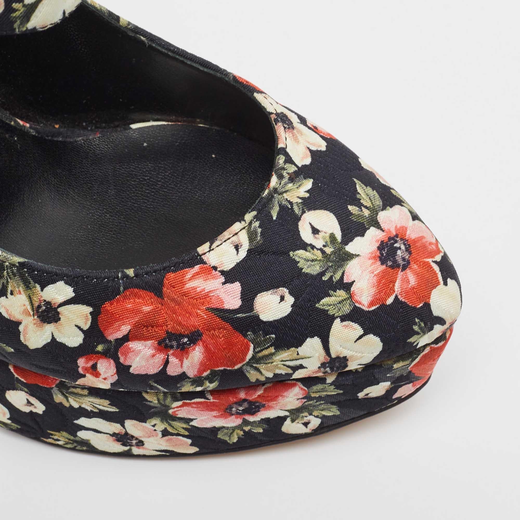 Dolce & Gabbana Mary Jane Pumps aus mehrfarbigem Brokat-Stoff, Größe 37,5 2