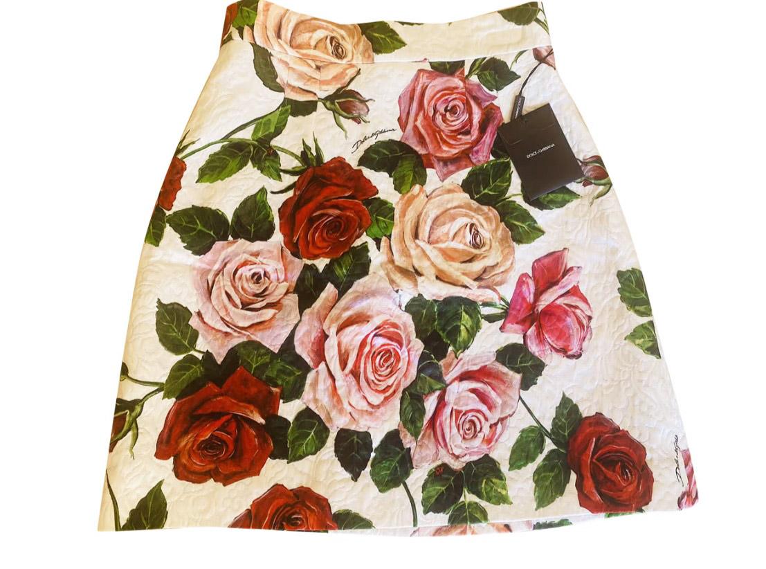 Dolce & Gabbana Multicolor Rose Print Brocade Mini Skirt 
Size 40IT - UK8 - S. 
64% Viscose 
36% Cotton 
Brand new with tags 

Please check out my other DG apparel and accessories!