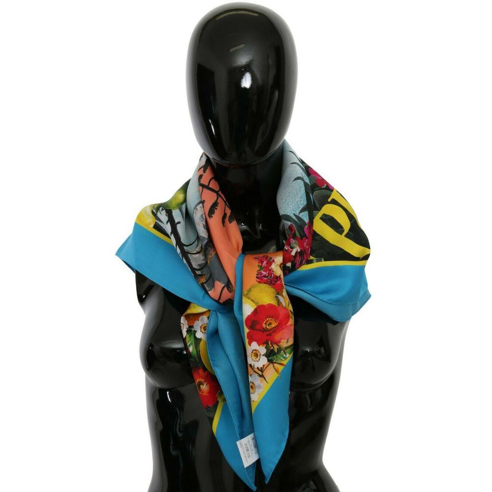 Gorgeous brand new with tags, 100% Authentic Dolce & Gabbana Scarf .

Gender: Women
Color: Multicolor Capri Print
Material: 100% Silk
Logo details
Made in Italy
Size: 90cm x 90cm
Original tags follow.

Designer: Dolce & Gabbana
Condition: Never