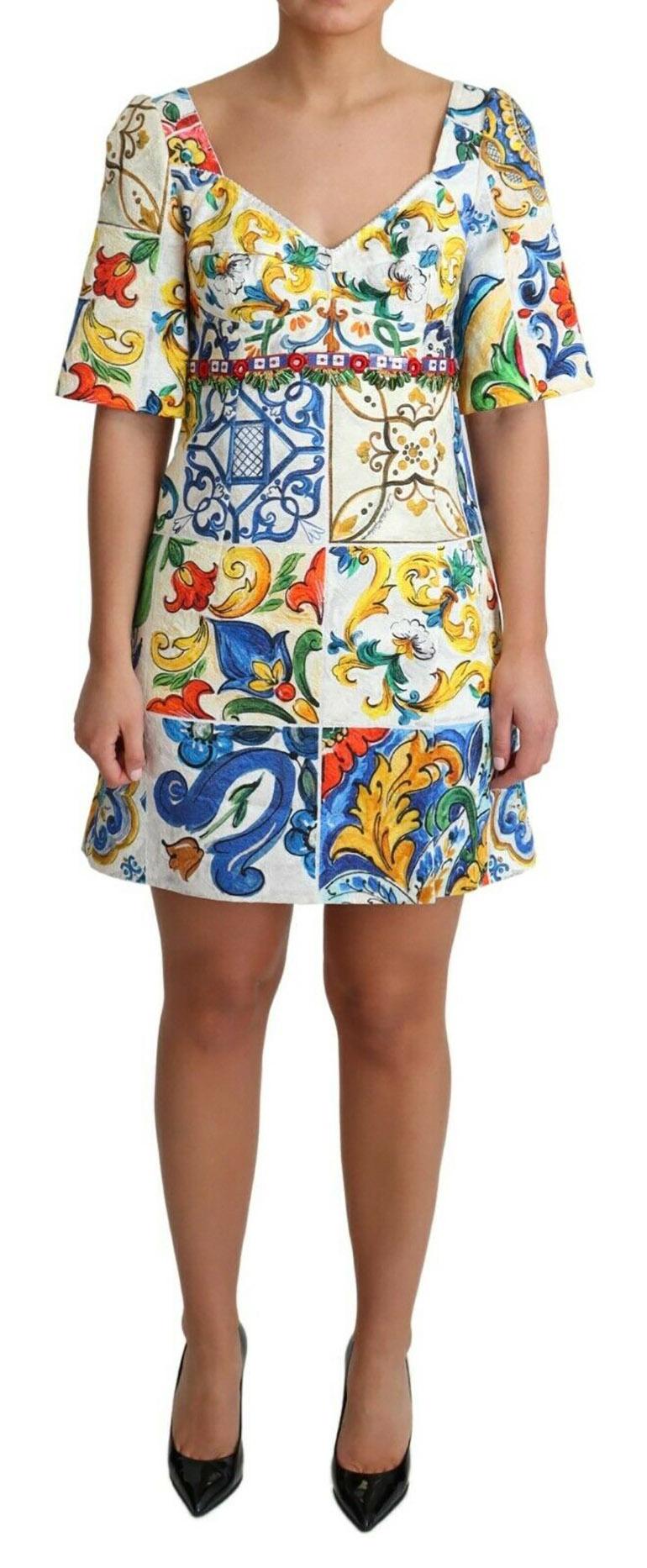 Gorgeous brand new with tags, 100% Authentic Dolce & Gabbana dress.

Model: Mini short dress

Color: Multicolor Majolica print

Zipper closure on the back

Logo details

Made in Italy

Material: 76% Cotton, 2% Spandex, 8% Nylon, 14% Silk

Size: Tag