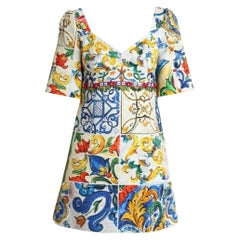 Dolce & Gabbana Mehrfarbiges Minikleid aus geblümter Baumwolle aus Sizilien Maiolica Majolika DG
