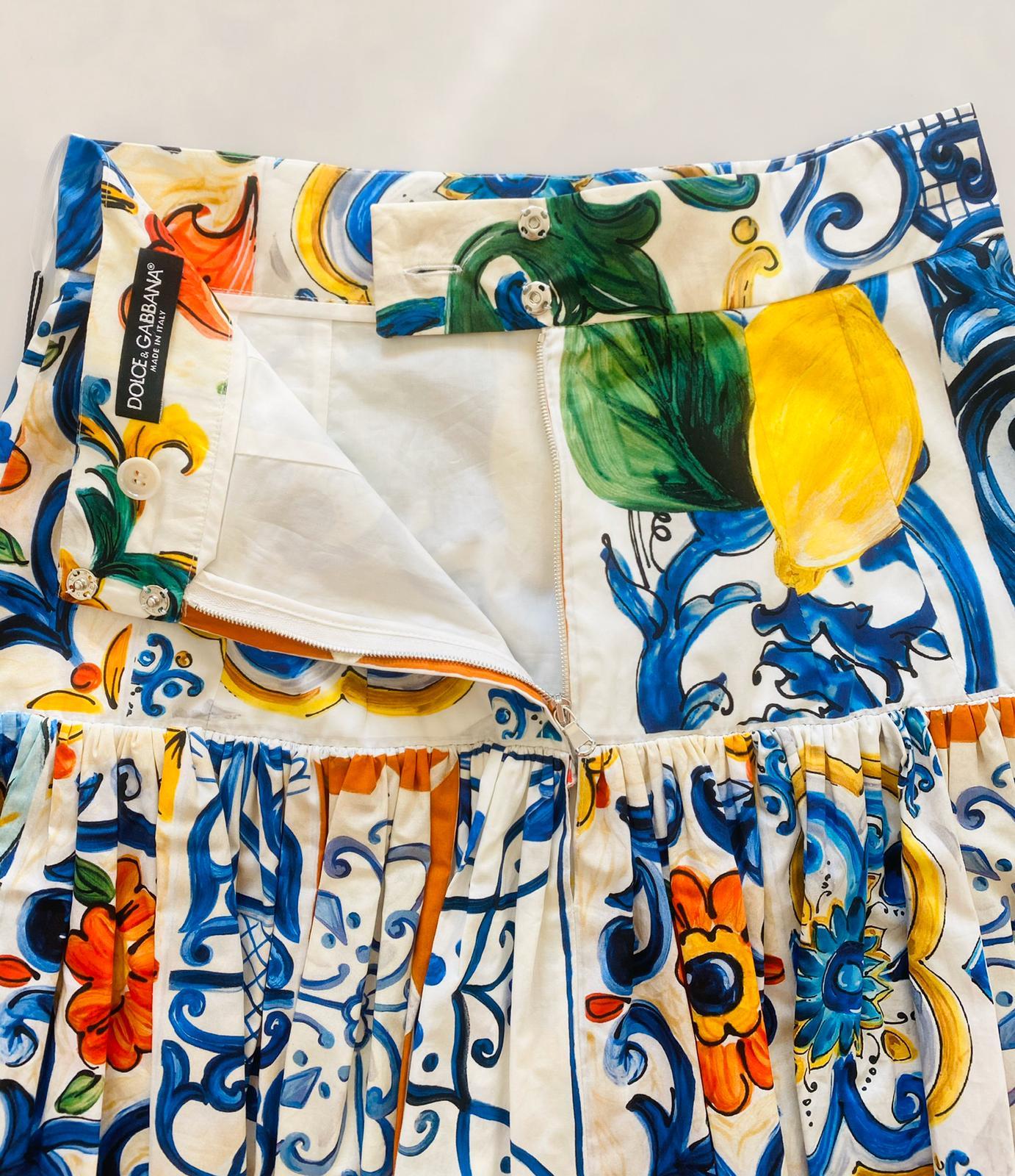Dolce & Gabbana Mehrfarbiger Midirock aus Baumwolle Sicily Maiolica mit Blumenmuster, gerafft 2