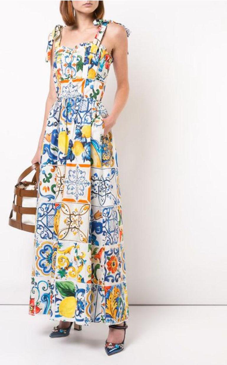 Dolce & Gabbana Sicily Maiolica cotton maxi dress jumpsuit 
Size 44IT - UK12 - L. 
100% cotton 
Brand new with tags! 
RRP 1750EUR
Please check my other DG clothing shoes & beachwear & accessories in this print! 