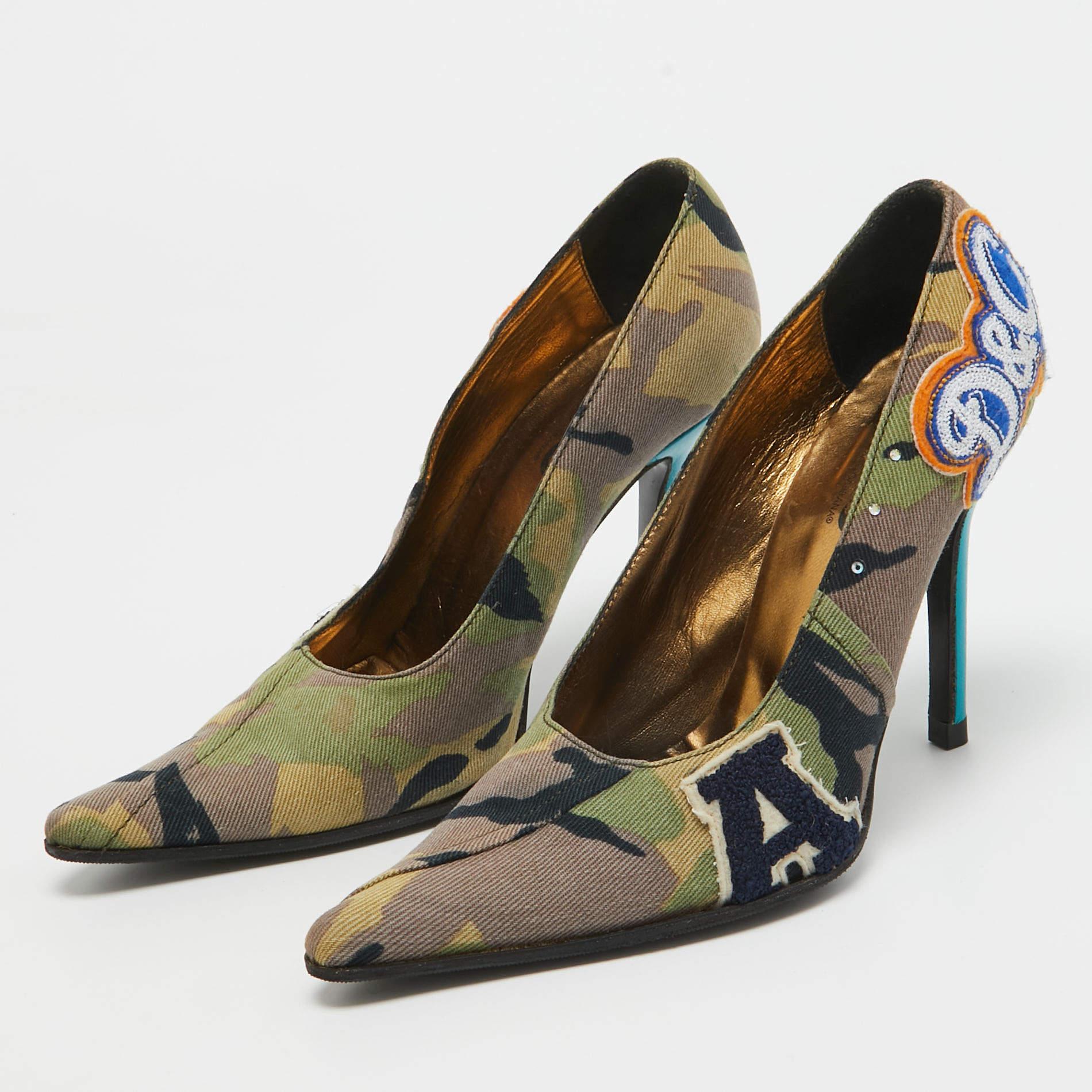 Make a chic style statement with these designer pumps. They showcase sturdy heels and durable soles perfect for your fashionable outings
